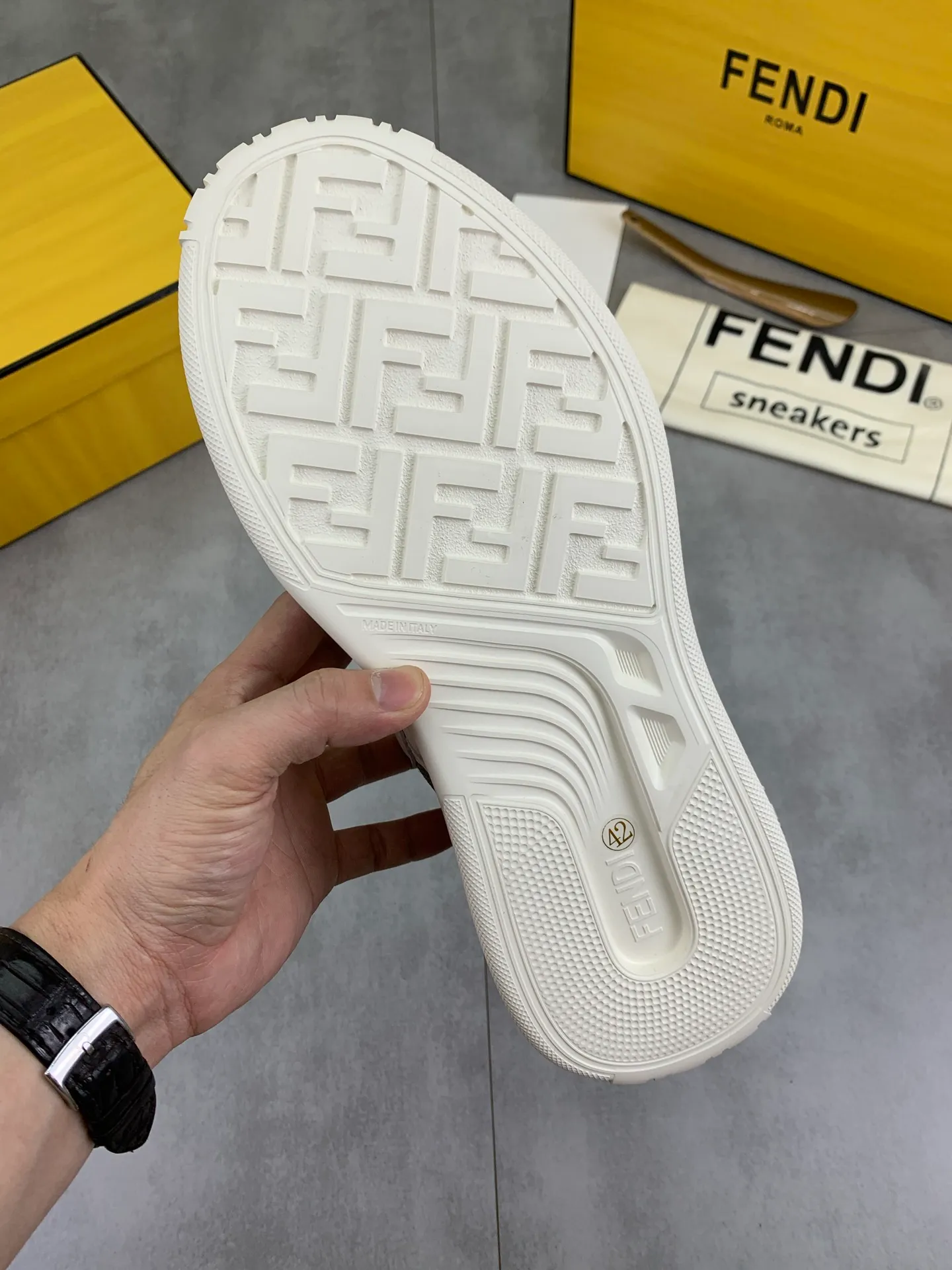 Men's Men's Shoes 💰P740 New Style 💰💎💎💎Summer Hot Style [FENDI Fendi] Top Version 🆕New slip-on sneakers, wavy soles engraved with original words. Embossed Fendi Flow lettering on the heel. The upper is made of high-end calfskin and breathable materials. Original lining with tone-on-tone details decorated with innovative handcrafting techniques. Ultra-light and wear-resistant TPU and IP foam soles, overall lightweight and comfortable. Size:39-44 (38 45 can be customized)